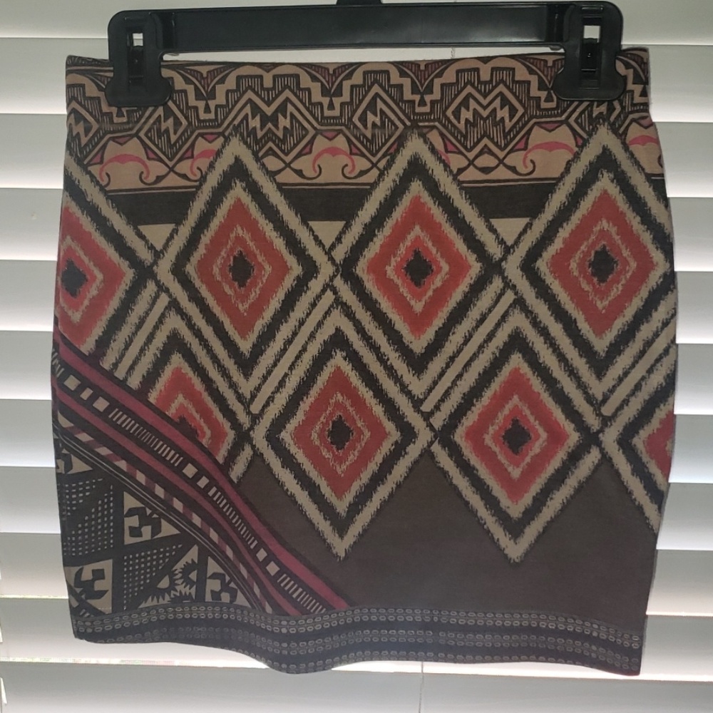 Cute geometric bodycon mini-skirt from Lulu's!